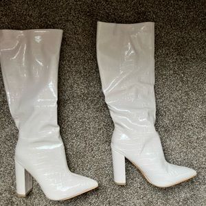Cream heeled boot
